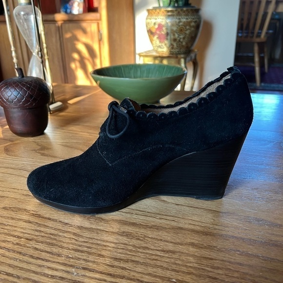 Jack Rogers Olivia Suede Scalloped Wedge Booties 11 - Picture 5 of 10